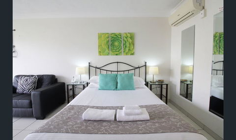 Bay Of Palms - Accommodation Gold Coast 23