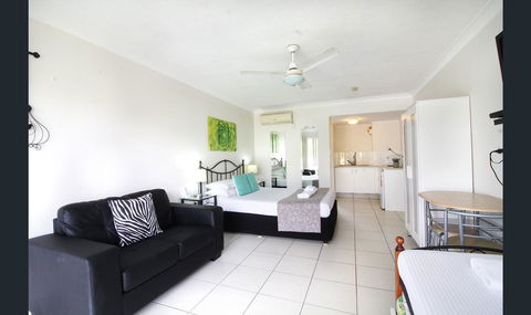 Bay Of Palms - Accommodation Gold Coast 25