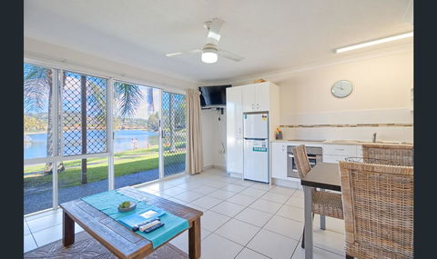 Bay Of Palms - Accommodation Gold Coast 4