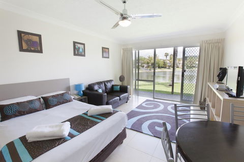 Bay Of Palms - Accommodation Gold Coast 39