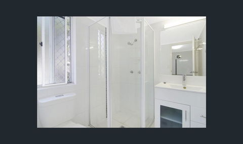 Bay Of Palms - Accommodation Gold Coast 11