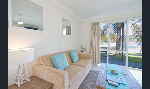 Bay Of Palms - Accommodation Gold Coast 5