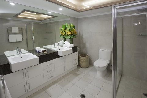 Waters Edge Apartment Cairns - 1 Gold Coast 4