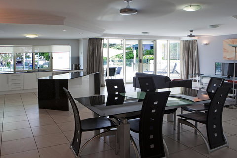 Waters Edge Apartment Cairns - 1 Gold Coast 2