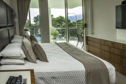 Waters Edge Apartment Cairns - 1 Gold Coast 3