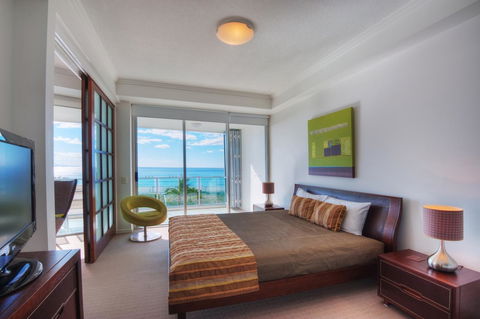 Reflection On The Sea - Gold Coast 4U 4