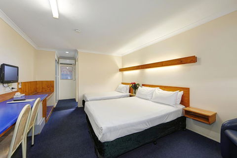 Smart Motels Bert Hinkler - Gold Coast 4U 16