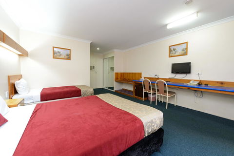 Smart Motels Bert Hinkler - Gold Coast 4U 2