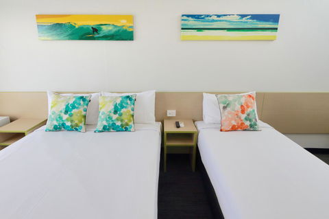 Palm Beach Hotel - Accommodation Gold Coast 1
