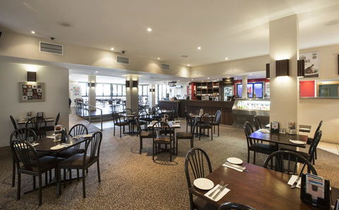 Palm Beach Hotel - Accommodation Gold Coast 12