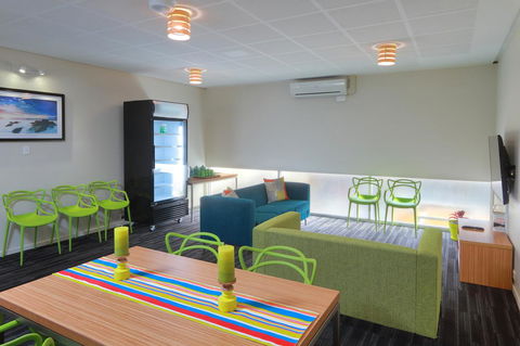 Palm Beach Hotel - Accommodation Gold Coast 10