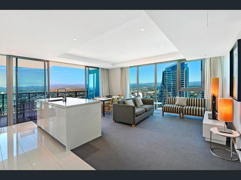 H Star Residences-- Paradise Stayz - Accommodation Gold Coast 2