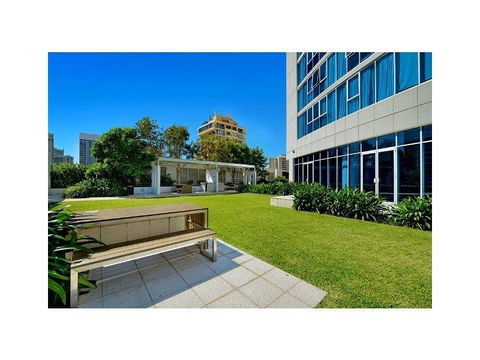 H Star Residences-- Paradise Stayz - Accommodation Gold Coast 7