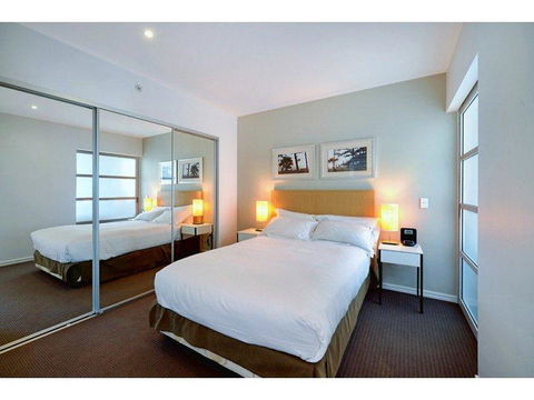 H Star Residences-- Paradise Stayz - Accommodation Gold Coast 8