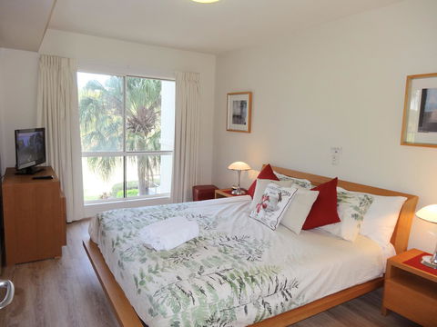 Waterfront Resort Villa With Buggy - Accommodation Gold Coast 15