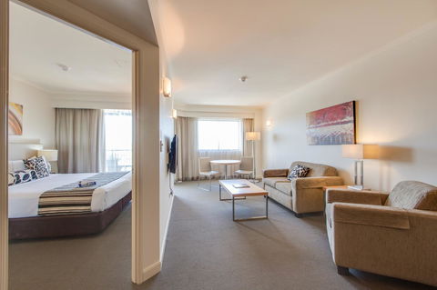 Central Cosmo Apartment Hotel - Gold Coast 4U 2