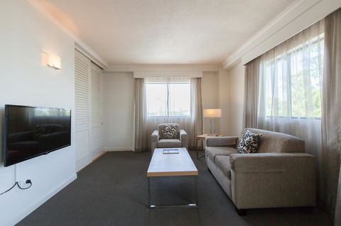 Central Cosmo Apartment Hotel - Gold Coast 4U 5
