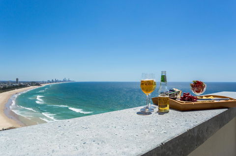 Gemini Court Holiday Apartments - 1 Gold Coast 2
