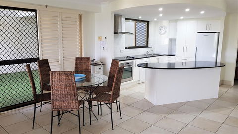 Gemini Court Holiday Apartments - 1 Gold Coast 17