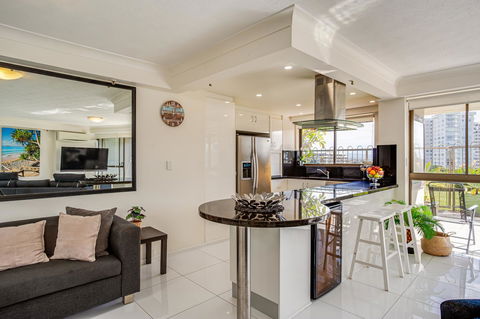 Gemini Court Holiday Apartments - 1 Gold Coast 7
