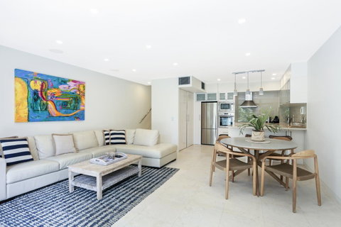 Little Cove Court - Accommodation Gold Coast 4