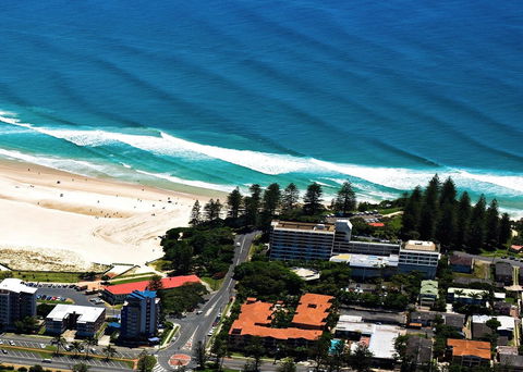 Komune Resort And Beach Club Greenmount Beach - Accommodation Gold Coast 3