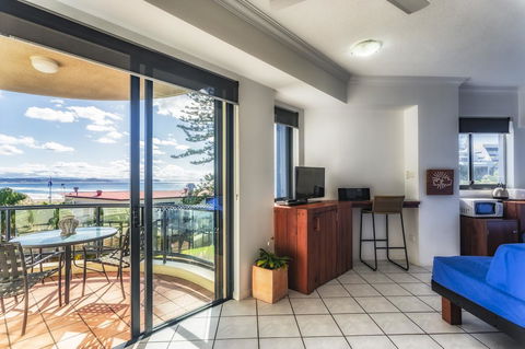Komune Resort And Beach Club Greenmount Beach - Accommodation Gold Coast 13