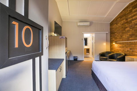 Downs Motel - 1 Gold Coast 3