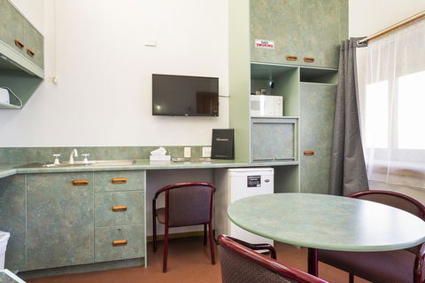 Downs Motel - 1 Gold Coast 10