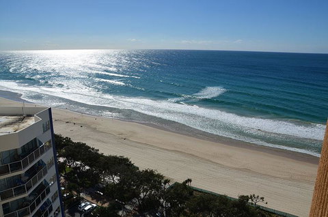 Zenith Ocean Front Apartments - Accommodation Gold Coast 41