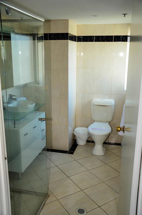 Zenith Ocean Front Apartments - Accommodation Gold Coast 16