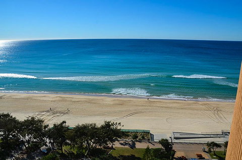 Zenith Ocean Front Apartments - Accommodation Gold Coast 26