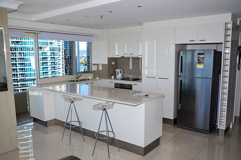 Zenith Ocean Front Apartments - Accommodation Gold Coast 37