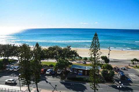 Zenith Ocean Front Apartments - Accommodation Gold Coast 9