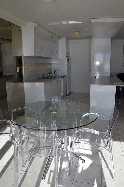 Zenith Ocean Front Apartments - Accommodation Gold Coast 43