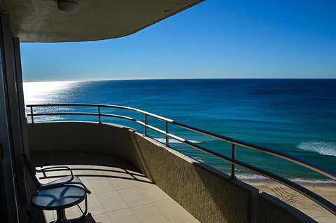 Zenith Ocean Front Apartments - Accommodation Gold Coast 40