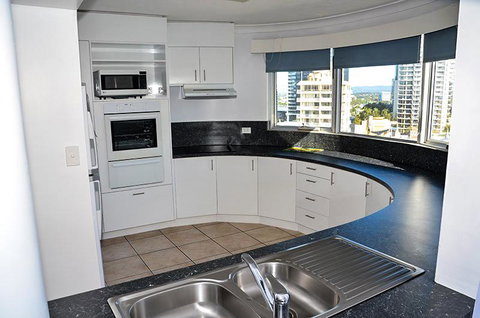 Zenith Ocean Front Apartments - Accommodation Gold Coast 10