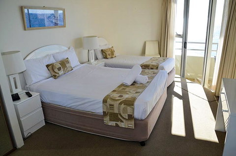 Zenith Ocean Front Apartments - Accommodation Gold Coast 24