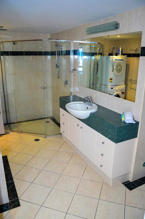 Zenith Ocean Front Apartments - Accommodation Gold Coast 17