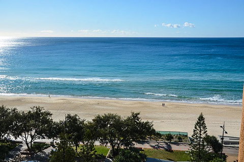 Zenith Ocean Front Apartments - Accommodation Gold Coast 13