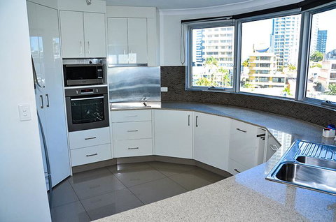 Zenith Ocean Front Apartments - Accommodation Gold Coast 30