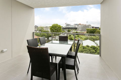 Arise Princess Regent Apartments - Gold Coast 4U 10