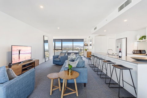 Holiday Holiday Circle On Cavill Apartments - Accommodation Gold Coast 2