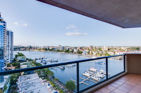 Dockside Brisbane - Gold Coast 4U 2