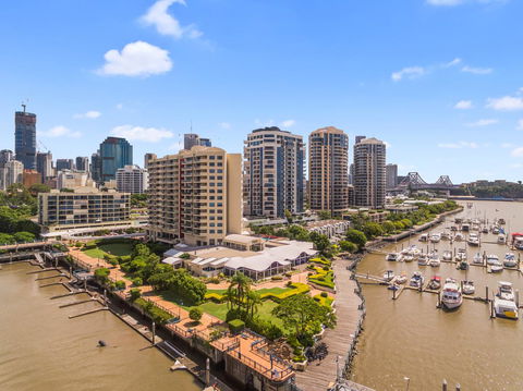 Dockside Brisbane - Gold Coast 4U 1