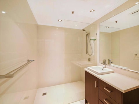 Excluza - Accommodation Gold Coast 1