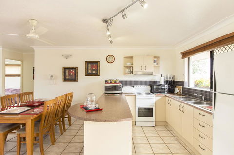 Marcol Place Holiday Apartments - Gold Coast 4U 4