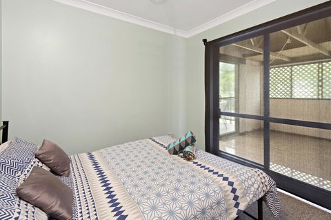 Location! 2BR Town View Unit In Centre Of Airlie. - Accommodation Gold Coast 5