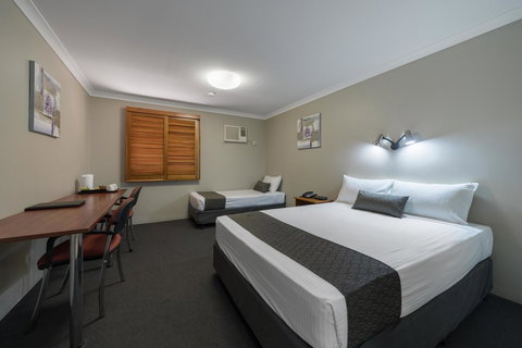 Cosmopolitan Motel & Serviced Apartments - Accommodation Gold Coast 4