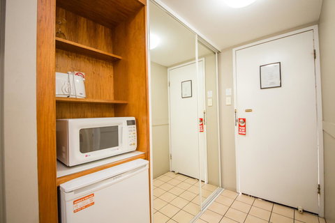 Cosmopolitan Motel & Serviced Apartments - Accommodation Gold Coast 22